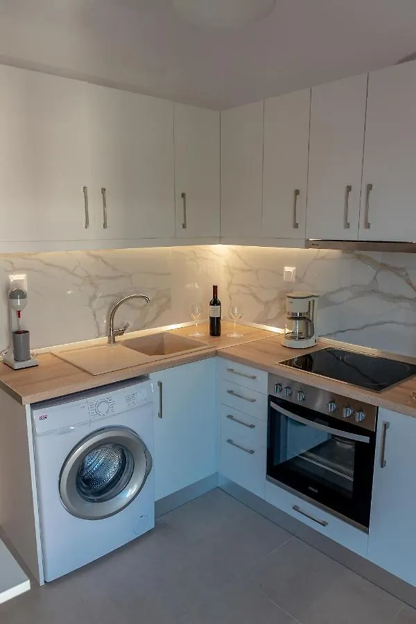 Dimi Seafront Apartment By Rentals Pro Services - Nea Moudania