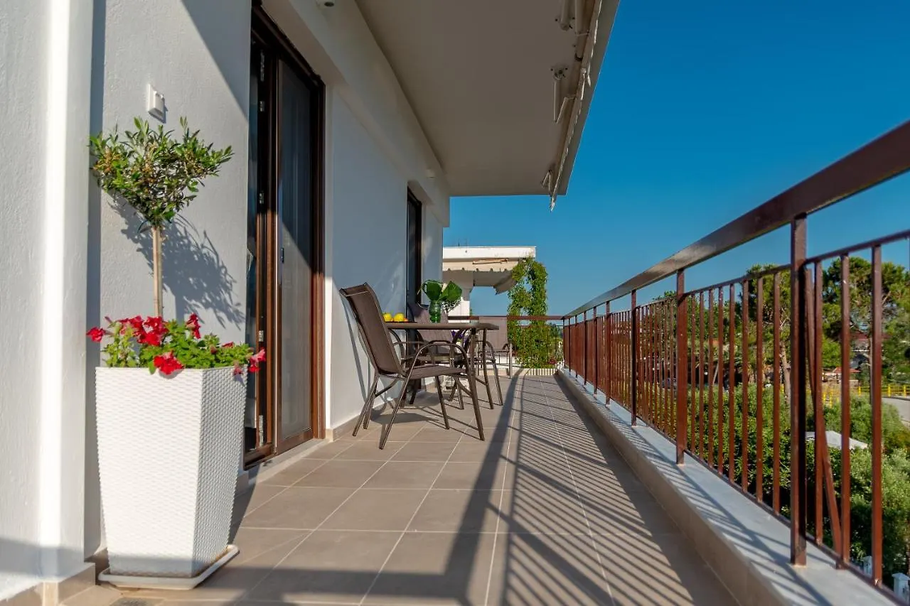Dimi Seafront Apartment By Rentals Pro Services - Nea Moudania